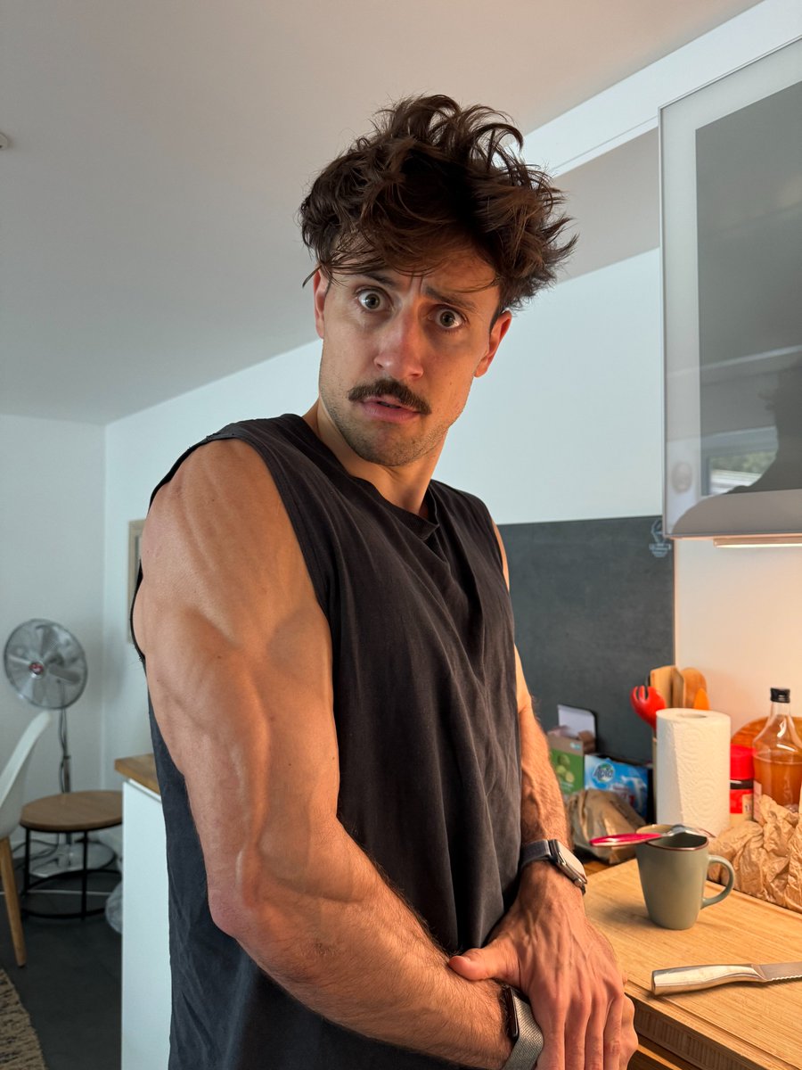 marc_louvion's tweet image. For the people who say "it's a useless number" 😇
What you don't see:
- Perfect sleep 365 days/year
- Healthy food 365 days/year
- Workout 365 days/year
@WHOOP didn't do it for me.
But it made me and my wife addicted to becoming the best version of ourselves.
(not…