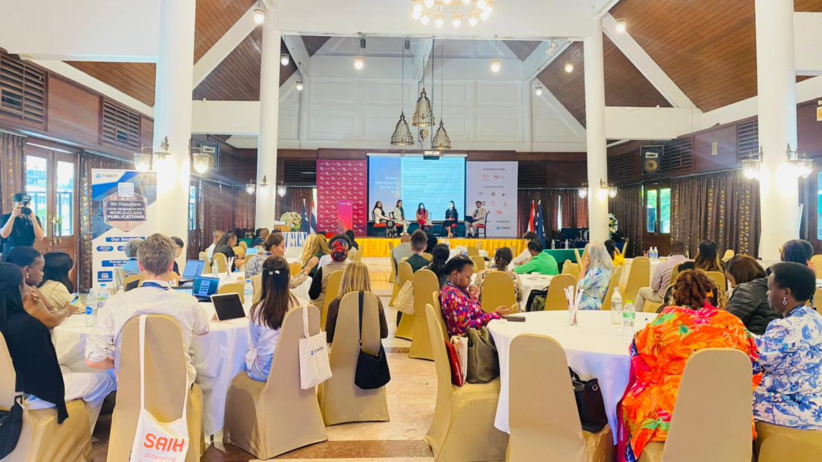 Tiikm_SriLanka's tweet image. The Panel Discussion on &quot;𝐆𝐞𝐧𝐝𝐞𝐫 𝐒𝐞𝐧𝐬𝐢𝐭𝐢𝐯𝐢𝐭𝐲 𝐢𝐧 𝐏𝐨𝐥𝐢𝐜𝐲 𝐚𝐧𝐝 𝐏𝐫𝐚𝐜𝐭𝐢𝐜𝐞&quot; has just concluded in the physical hall, and what an insightful session it was! 📷📷

#GenderAndSexuality2025 #PanelDiscussion #PolicyAndPractice #SocialJustice #TIIKM
