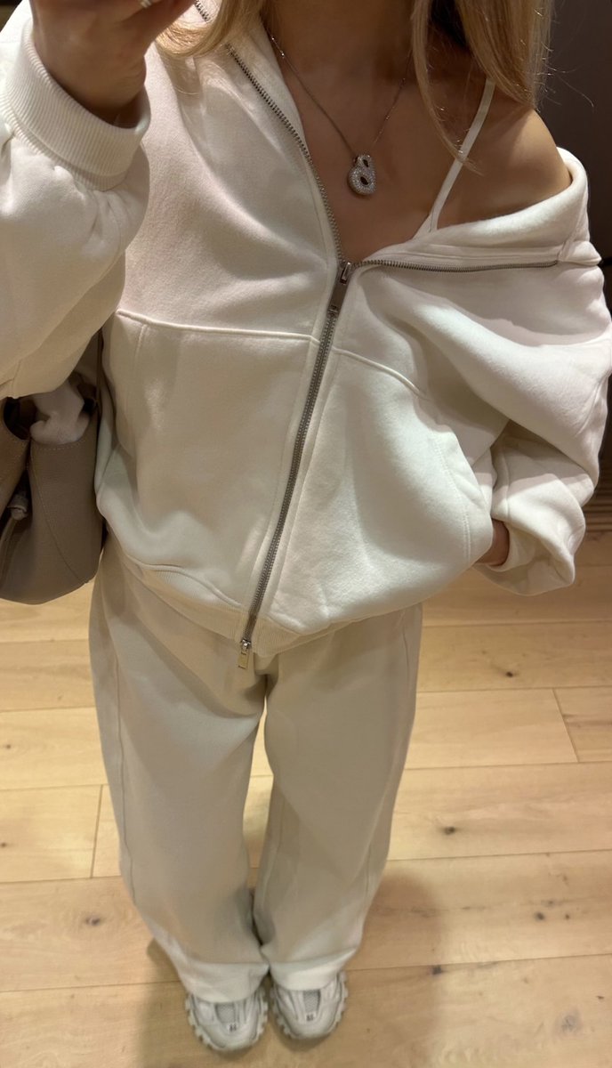 asko kizlarin yaninda bizim salaslik