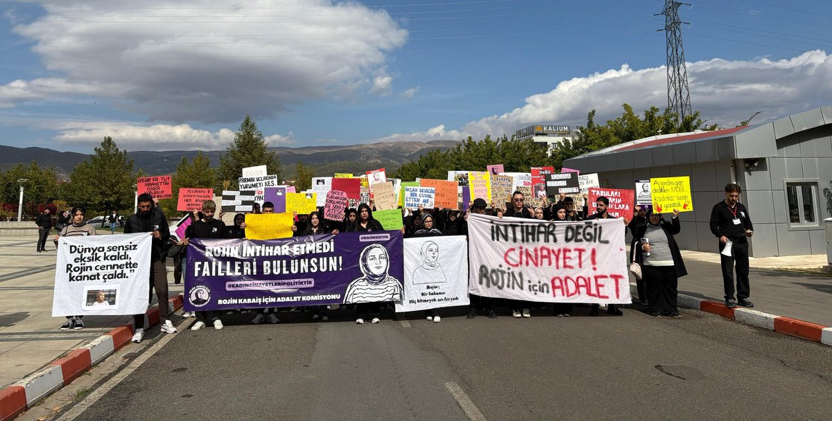 Bingöl Üniversitesinde Rojin Kabaiş için adalet yürüyüşü... 
#rojinicinadalet