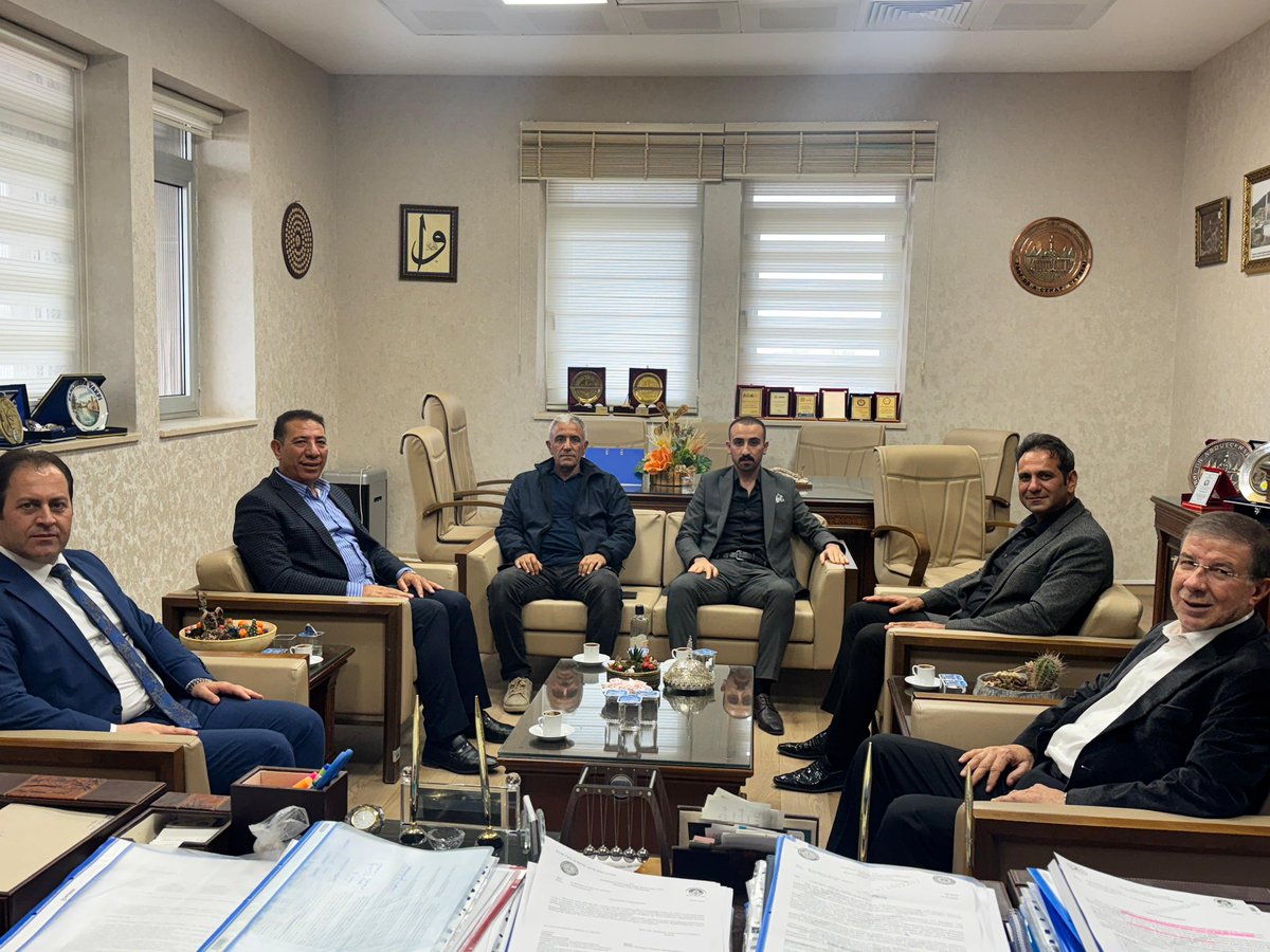 İlçe Başkanımız <a href="/SEToprak_/">Selahaddin Eyyüb Toprak 🇹🇷</a> Yönetim Kurulumuz ve Gençlik Kolları Başkanımız <a href="/Mehmet_suzen63/">Mehmet Süzen</a> ile birlikte 

Harran Üniversitesi Rektör Yardımcı Prof. Dr. Cenap Cevheri Bey’i ziyaret ettiler.
Gündeme dair konular hakkında istişarede bulundular.

Sayın Rektör Yardımcımıza