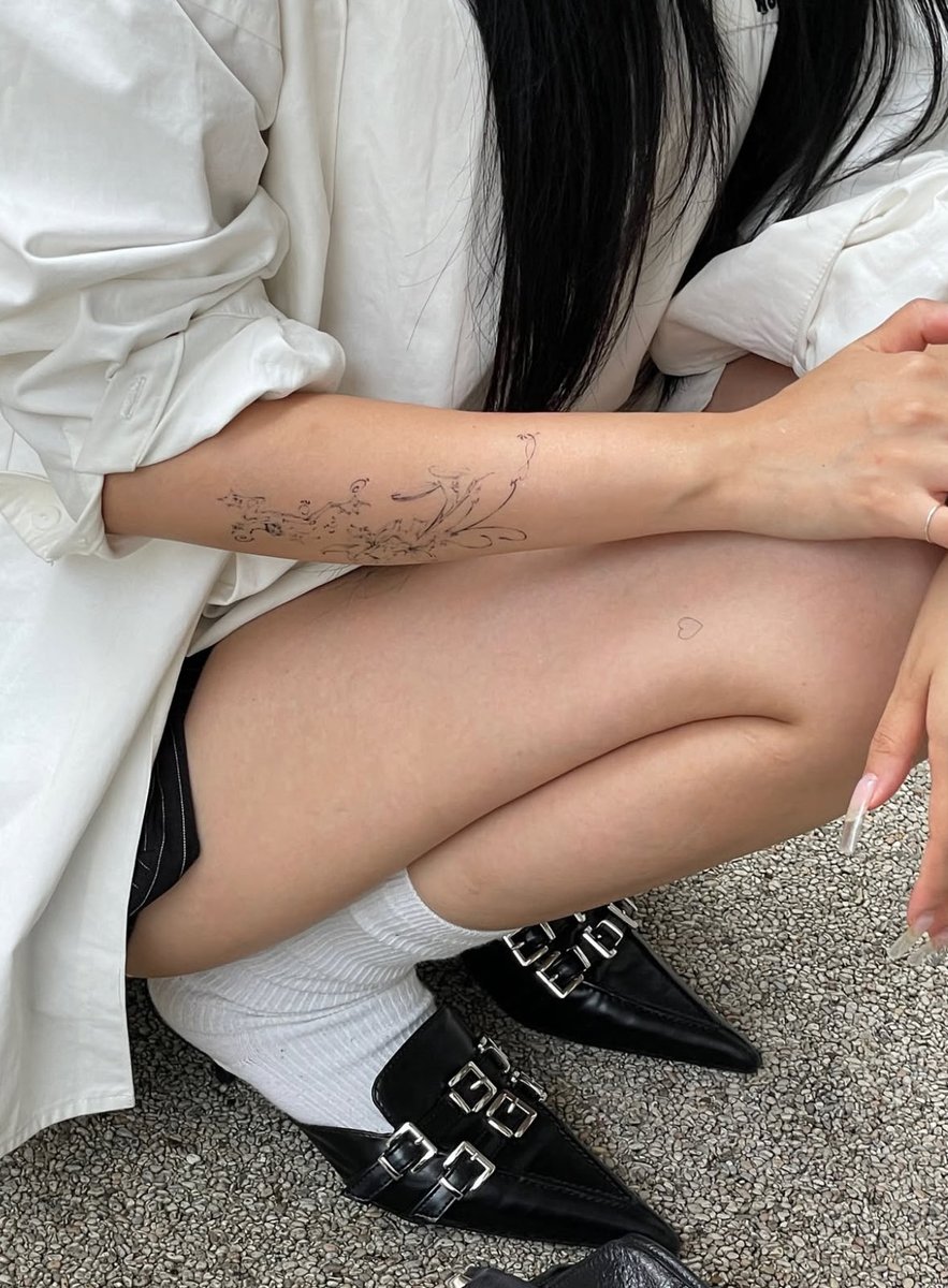 imlazystudios's tweet image. 타투아티스트 파츠님의 타투를 그대로 담은 타투스티커로 손목 또는 다리에 타투 포인트를 얹어보세요𖠚ᐝ

✧ PARTS 02

🔗lazystudios.co.kr/ALL/?idx=3386

#타투스티커 #tattoosticker #temporarytattoo