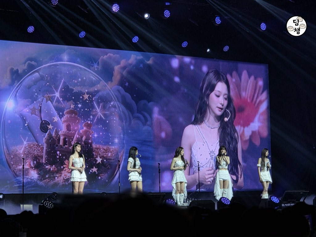 아직 부족한 단체샷 촬영술 ..

대만에서도 너무 고생했고
마지막 홍콩에서도 화이팅이야!
거기서도 열심히 응원할게
고마워 프로미스나인🍀💕

#프로미스나인 #fromis_9 #NOW_TOMORROW