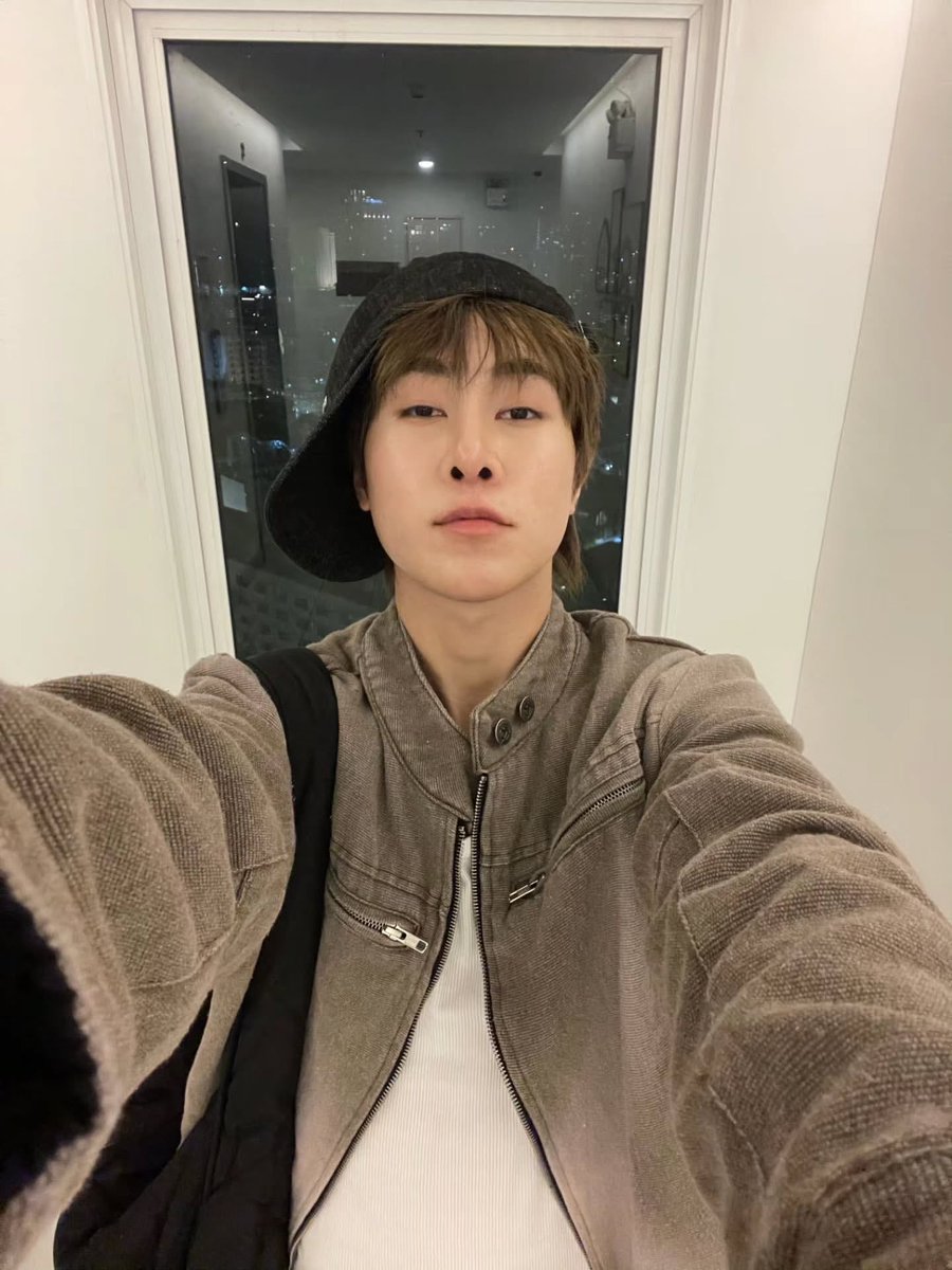 tutorvm_fc's tweet image. [ 211025 ] #TUTOR_VM 
IG post update ✨🤍

jp

#TUTOR_CIRCRL #CIRCRL
🔗 instagram.com/p/DQEOMSjCYX0/…
