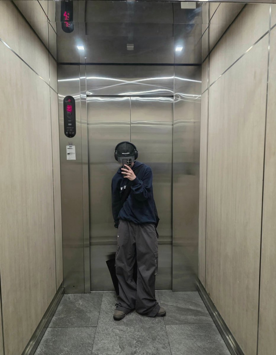 tutorvm_fc's tweet image. [ 211025 ] #TUTOR_VM 
IG post update ✨🤍

jp

#TUTOR_CIRCRL #CIRCRL
🔗 instagram.com/p/DQEOMSjCYX0/…