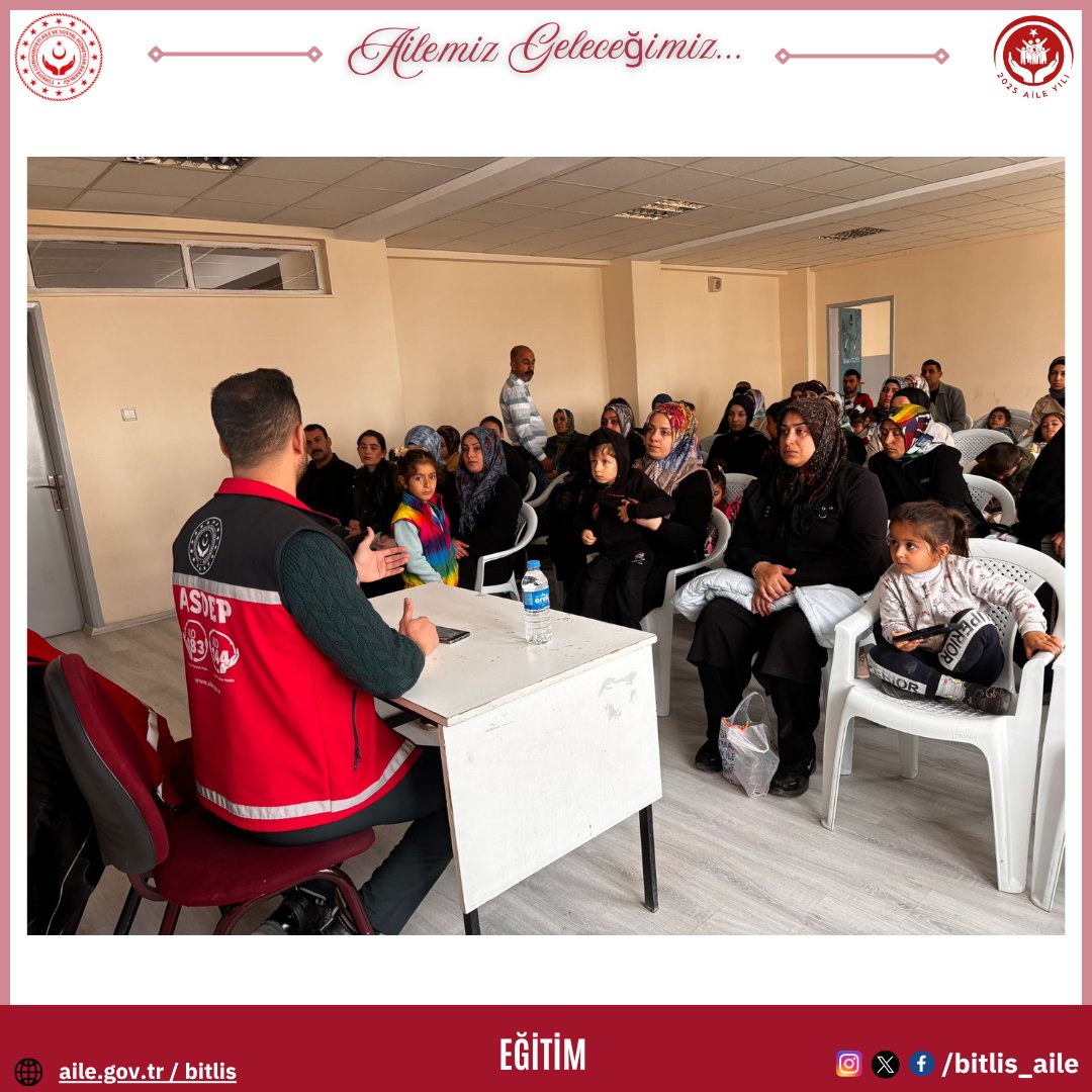 bitlis_aile's tweet image. 📍Bitlis Sosyal Hizmet Merkezi Müdürlüğümüz tarafından, TOKİ Ahmet Eren İlkokulu velilerine yönelik “Aile İçi İletişim” konulu eğitim düzenlendi.

Eğitimde; aile bireyleri arasında sağlıklı iletişim kurmanın önemi, çocuklarla etkili iletişim yöntemleri ve olası çatışma…
