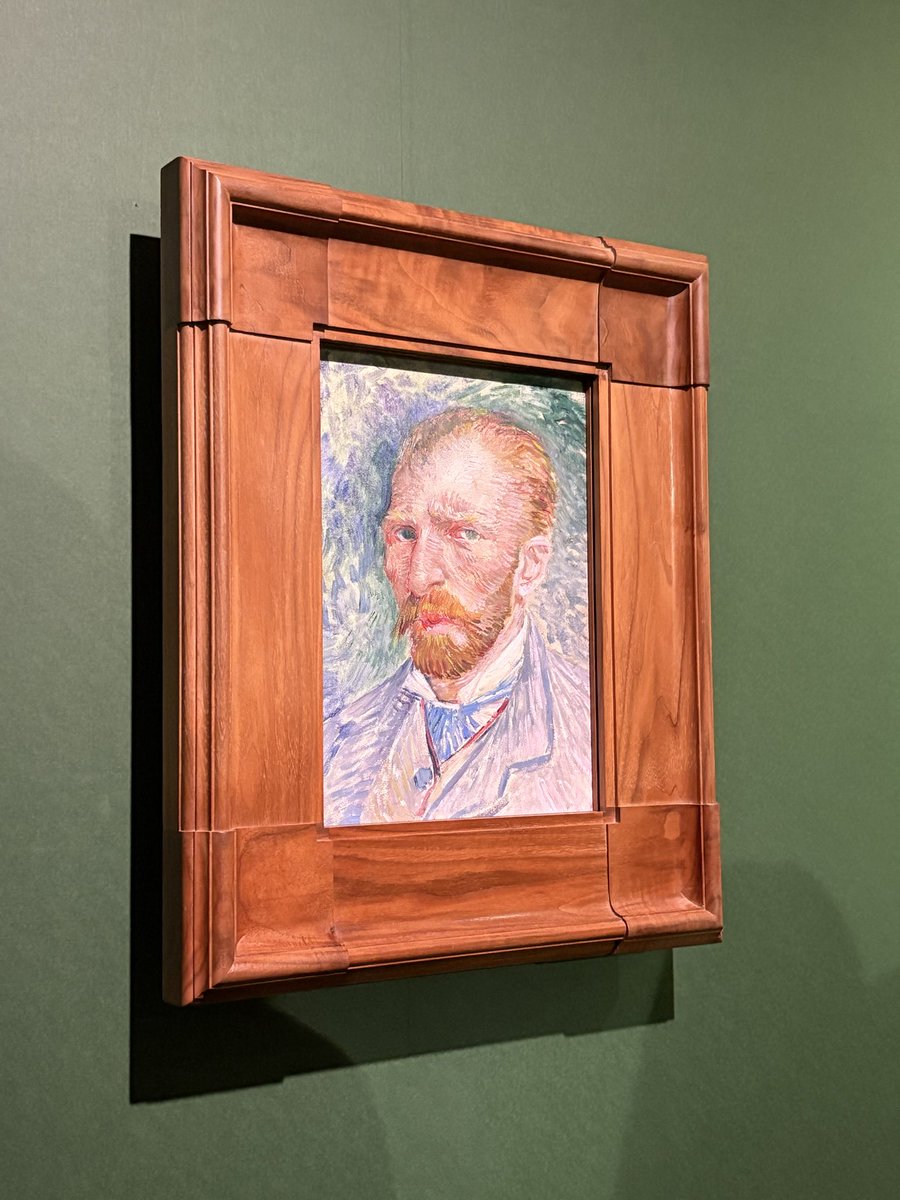 メインはゴッホだったけど香水とか雑貨のお店やカフェが多くて幸せ天国だった