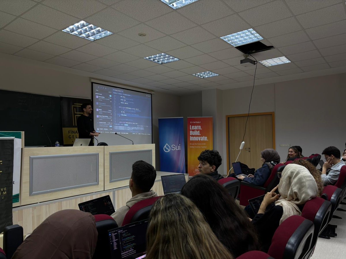 Eventself tweet media