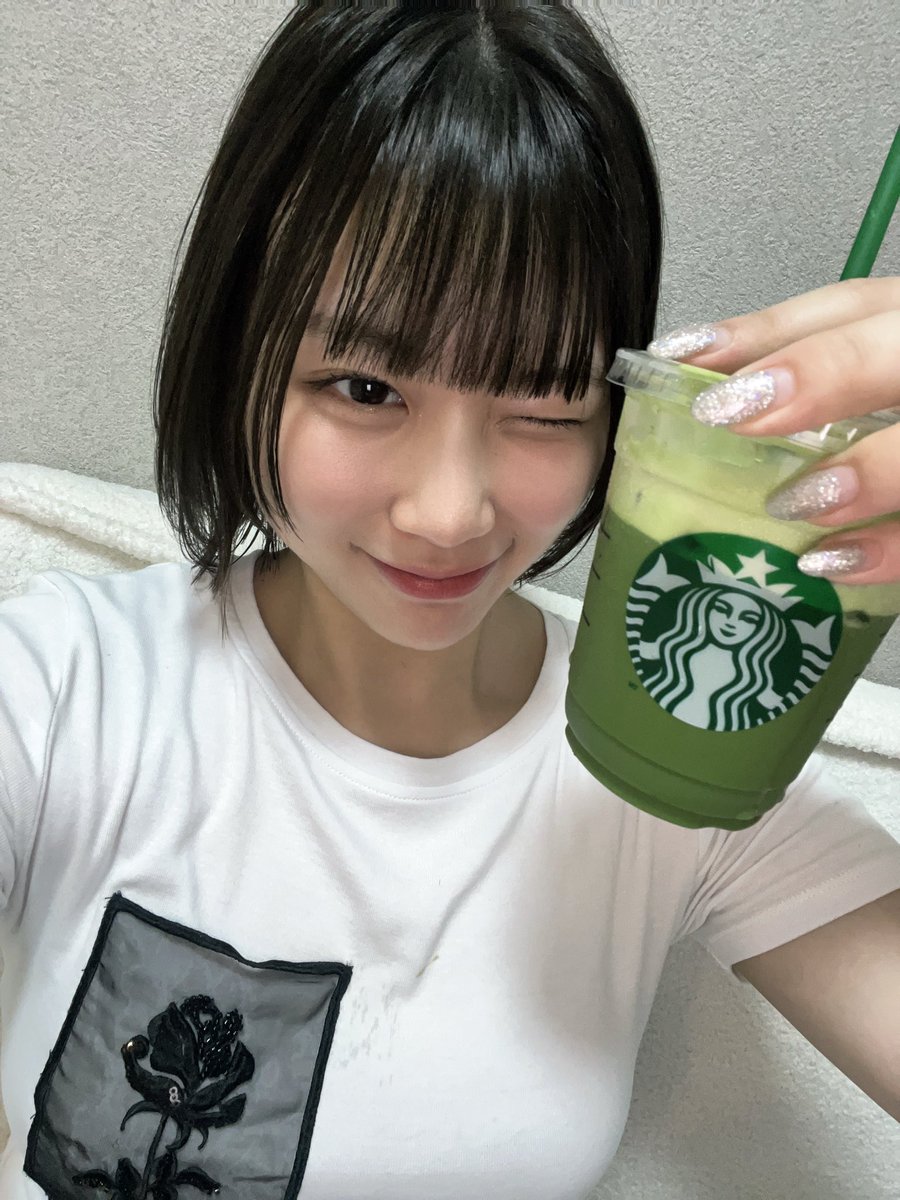 昨日のTikTok見てくれた方は
ご存知かと思いますが、
髪の毛切りましたー！！
レイヤーいっぱい入れて軽くなりました☁️

手に持ってるのは最近ハマってるのです꒰ 🍵 ꒱
Instagramにカスタム乗せたので
気になる方はぜひ💖

今日はとっても寒いですね😖
皆様体調には十分気をつけて下さい🫶🏻