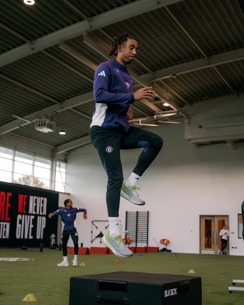 ManUtd's tweet photo. ⏫ https://t.co/DI0pgpVkdO