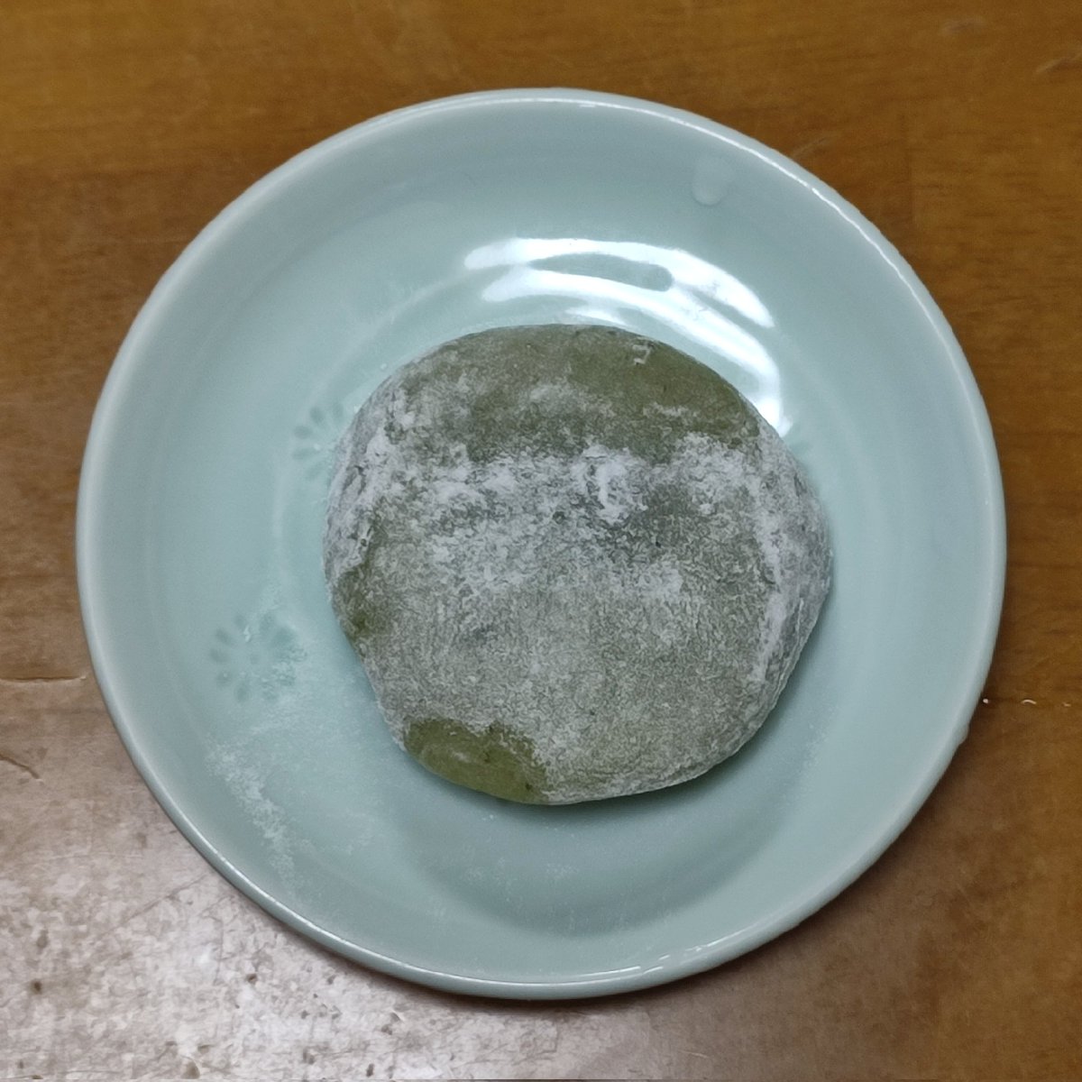 AtCoder8's tweet image. 大福餅を食べる
