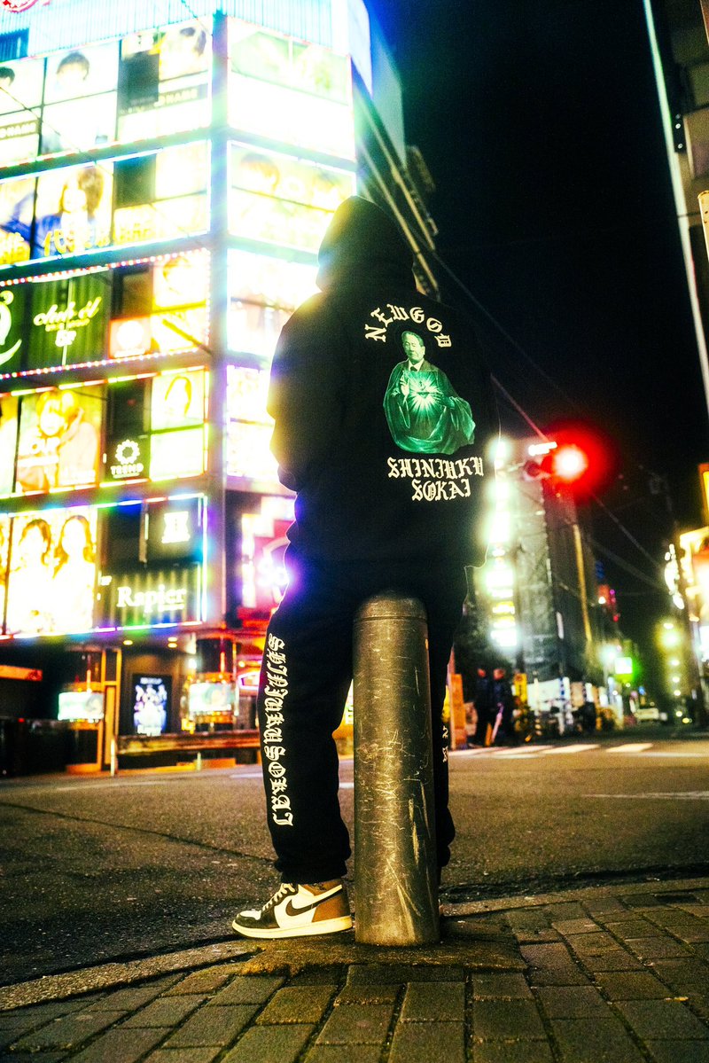 StudioSokai's tweet image. 💰これ着て金運爆上げ💴
HELLO渋沢パーカー販売中🔥
渋沢の笑みが街灯に滲む🌙
セットアップで是非⚡️
新宿租界Hello渋沢パーカー
portal.shinjuku-sokai.com/product-catego…
