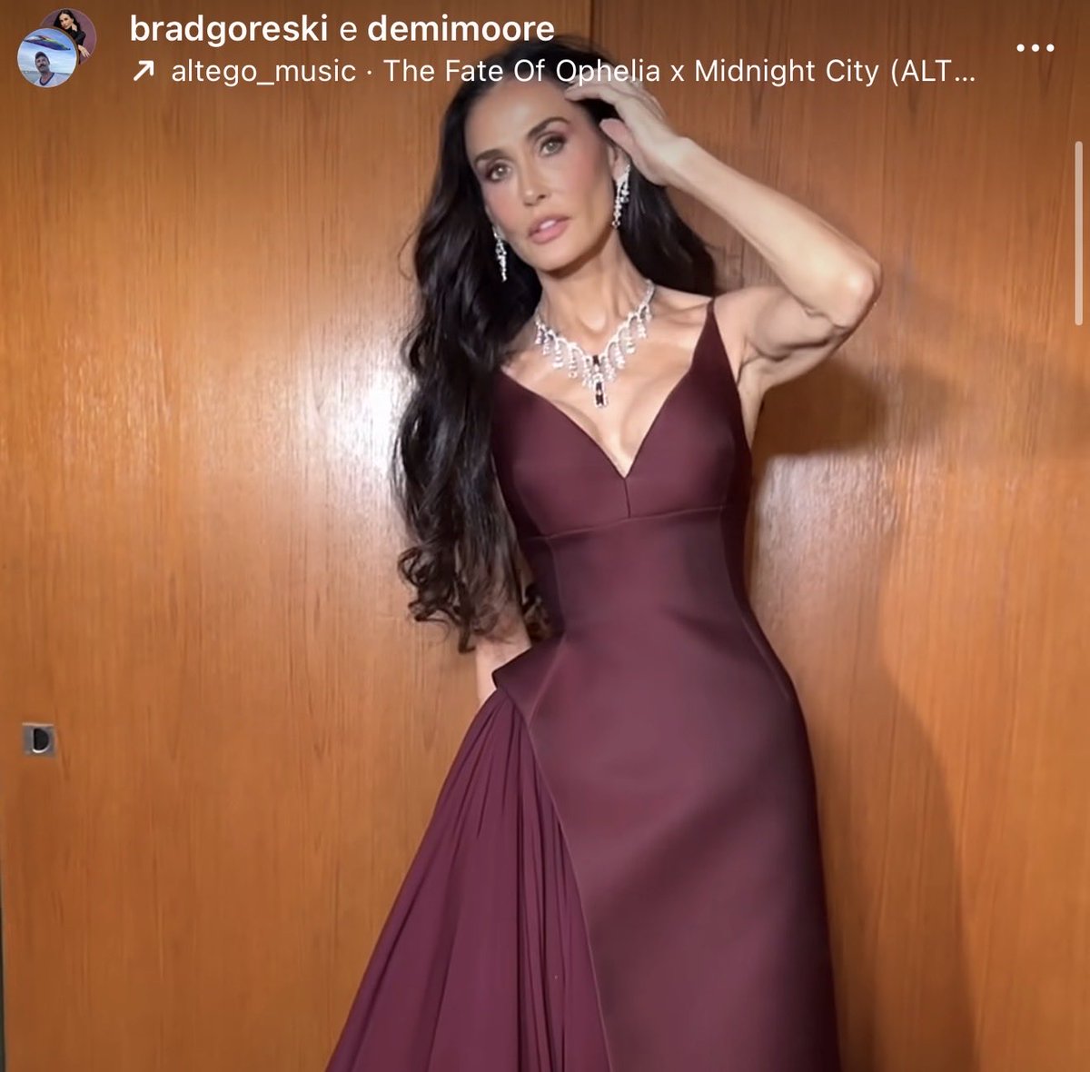 Nao vi ninguem falando, mas demi moore postou um video no ig com The Fate Of Ophelia