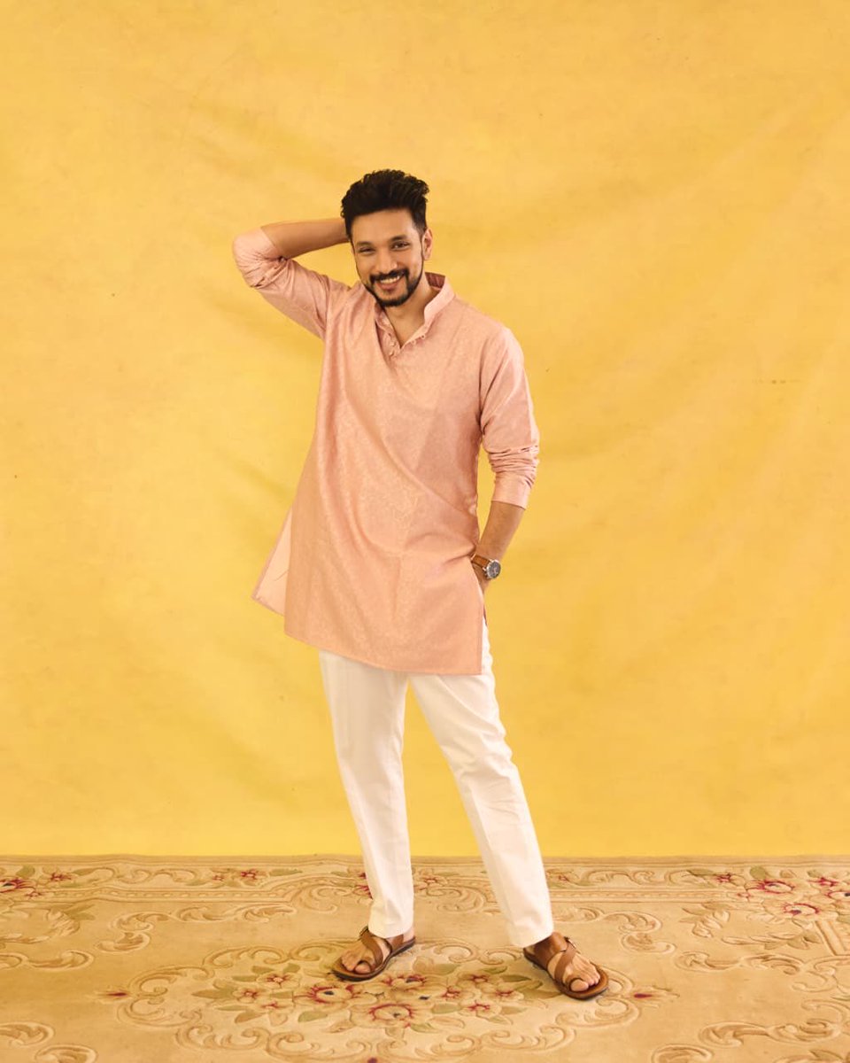 Radiating festive charm and effortless style, actor <a href="/Gautham_Karthik/">Gautham Ram Karthik</a> exudes positivity and grace this season.✨

📢@prorekha
