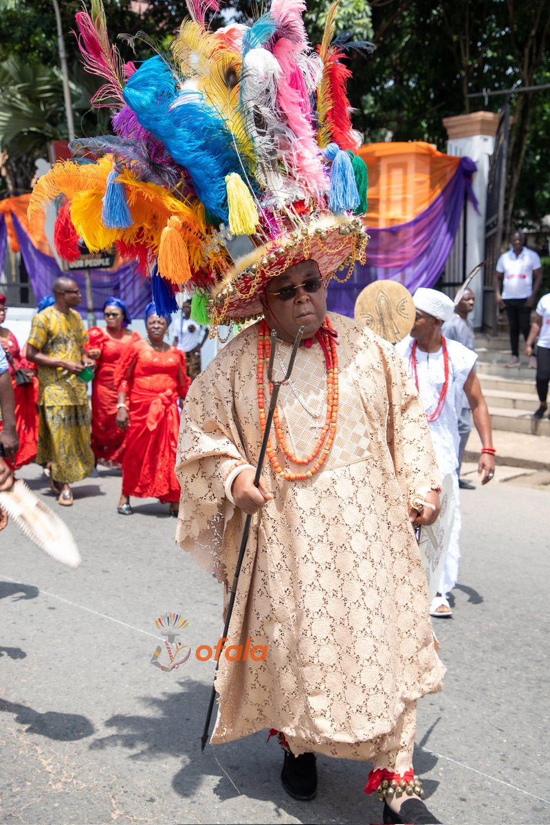 Nwa olu na-esi ite na mmili ụgbọ!

Chief John Abutu - Ojogwu Eze Onicha 

Full of pride, ambience, and glamour, Chief John Abutu embodies the true spirit of Onitsha royalty.

#Ofala2025
#OfalaOnitsha
#NjikoNaNtachi
#OfalaUnfiltered
#OfalaCarnival