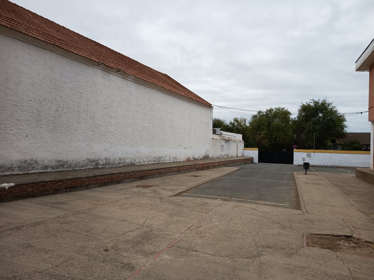 CEIP Fernando Feliú. Gerena. Trabajadores y alumnado sufren desde hace años filtraciones de agua y déficits de accesibilidad. No tienen salida de emergencia y conservan amianto en uno de sus edificios. Ya basta. Iniciaremos movilizaciones en breve. #SomosLaEscuelaPública