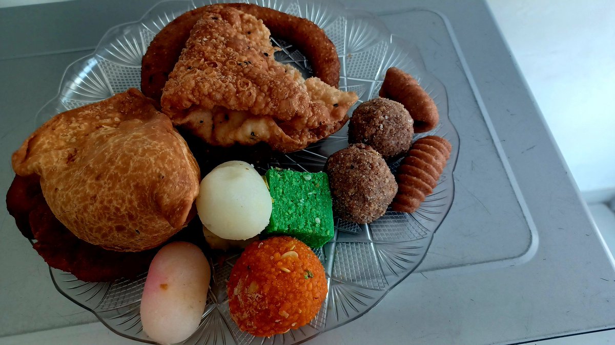 तिहारको मिठाई खान आउनु।।।। साह्रै मिठो छ। 🤤🤤