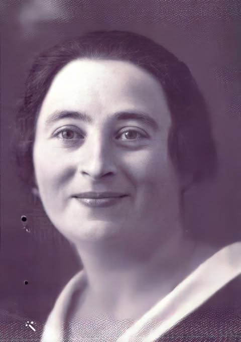 AuschwitzMuseum's tweet image. 21 October 1892 | Hungarian Jewish woman, Frida Léderer (nee Klein) was born in Abaújszántó.
In May 1944, she was deported to Auschwitz from the Kassa ghetto. She was murdered in a gas chamber after the arrival selection.