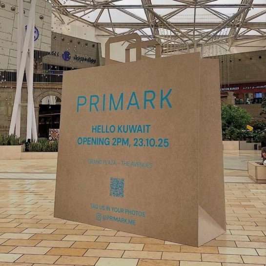 على طاري #بريمارك 
المفروض الأسعار بالكويت أرخص من بريطانيا، والسبب بسيط 👇

أولاً: مصانع بضاعتهم كلها بدول آسيوية (بنغلادش، الهند، الصين، باكستان، كمبوديا)، يعني الشحن أقرب من بريطانيا.

ثانياً: بالكويت ما عندنا ضرائب عالية ولا ضريبة قيمة مضافة.

بالتالي من الطبيعي الأسعار تكون