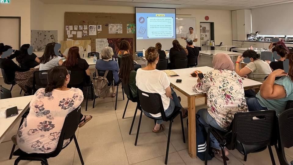 talhagin's tweet image. While many of us are taught to stay safe in the real world, few are prepared for the challenges online.

Over the years, I’ve delivered Media Literacy workshops to help audiences navigate the digital landscape safely.
To arrange a session for your community, contact me here:…