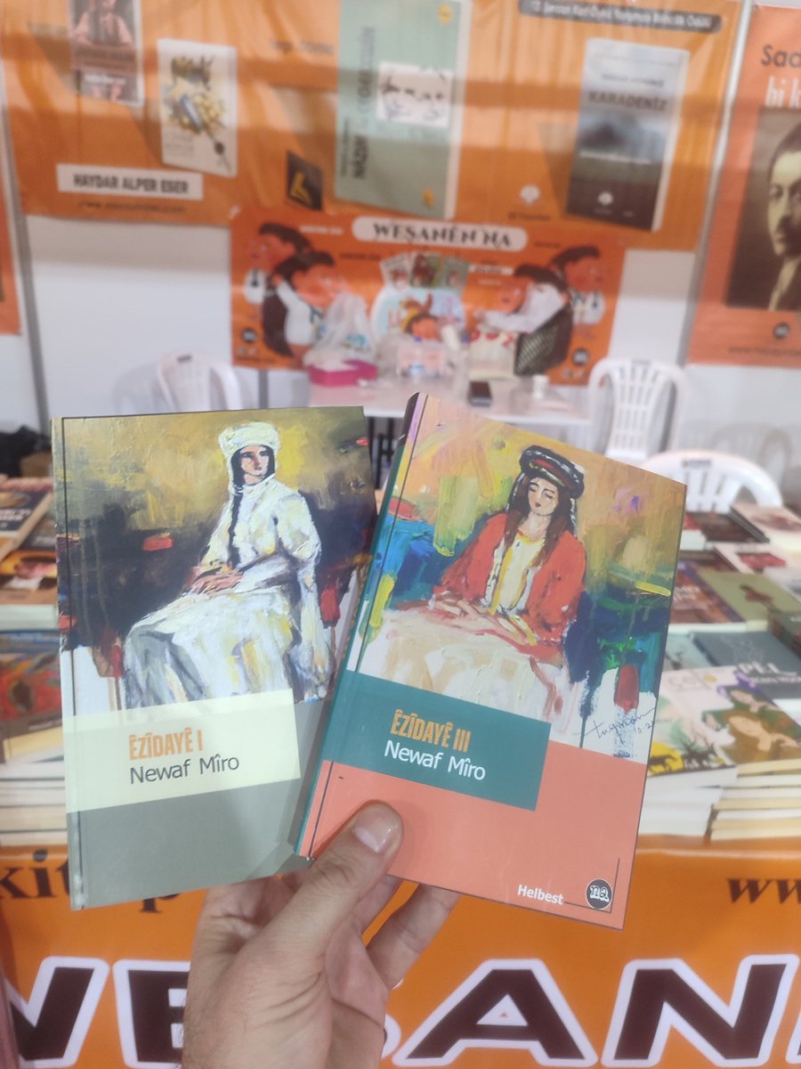 Li pêşangeha pirtûkan ya Amedê hûn dikarin ji standa <a href="/WesanenNa/">na kitap</a> pirtûkên min yê nû, ji <a href="/lisyayinevi/">Lîs Yayınevi</a> yên berê û ji <a href="/morizarok/">Morî</a> yên biçûk an peyda bikin. Em li ku dibin bila be, lê bi ruhê xwe li her ciyê #kurdî tê axaftin in. 
Em bi çand, marîfet û zimanê xwe em in