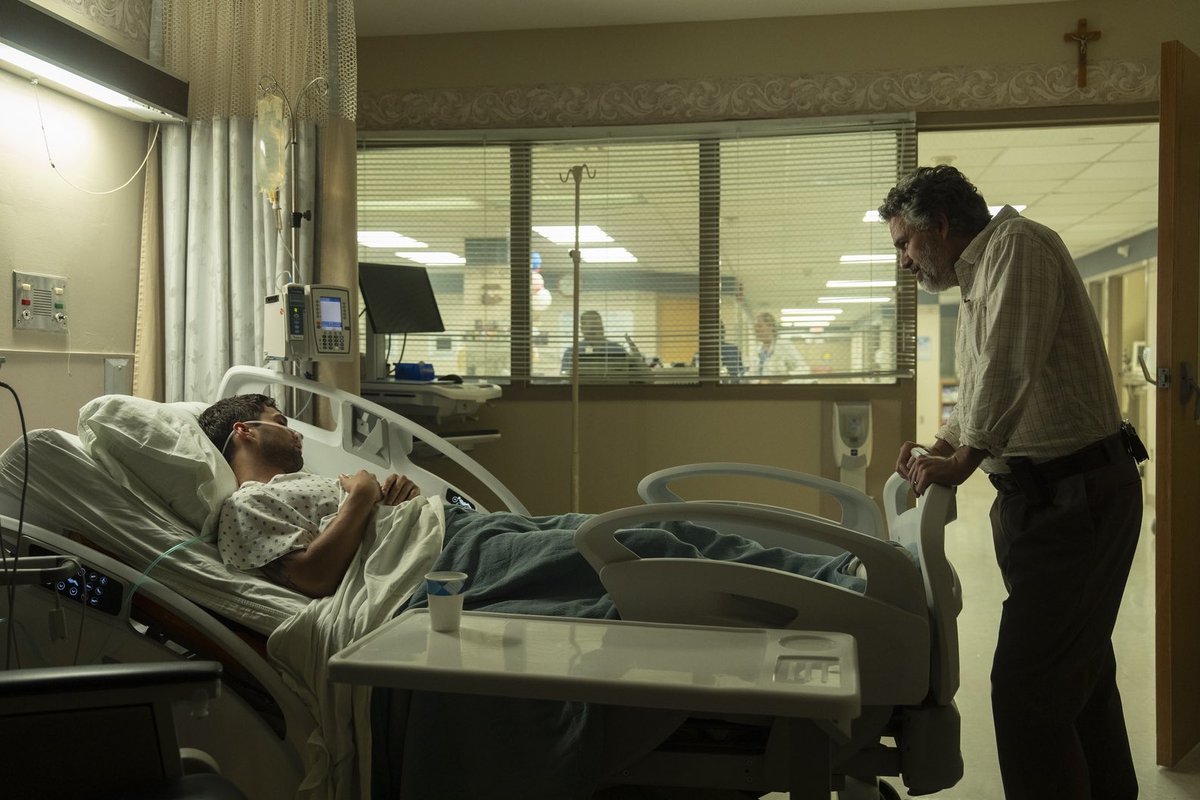 JuviCinefilo's tweet image. EL MEJOR ARCO DE REDENCIÓN QUE HE VISTO EN MUCHO TIEMPO.
SPOILERS #TASK

-Grasso:
Tom, ¿crees que he cumplido con mi penitencia?

-Tom:
En ningún momento te he juzgado para hacerte una penitencia. Las personas ya se martirizan suficiente a sí mismas.

#Task es una clase magistral…