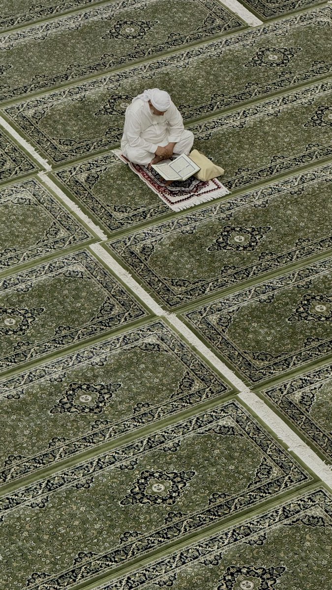 iJrain3's tweet photo. «إنّ القُرآن إذا سكن قلب عبدٍ سكَّنه!». https://t.co/y1eRIdNOC9