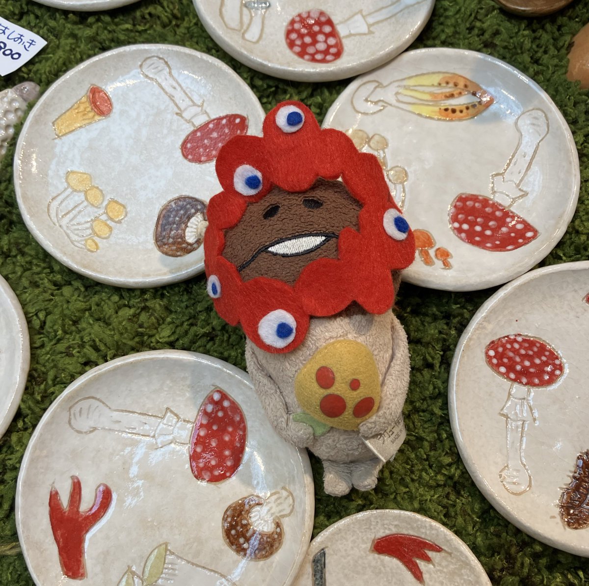 kinokomama5's tweet image. ヨコハマきのこ大祭にきのこファミリーと言えるいつものなめこさんがきてくれました🍄‍🟫なんと今回はミャクミャクのコスプレで ちょー可愛かったです。お土産もありがとうございました♪
#なめこ