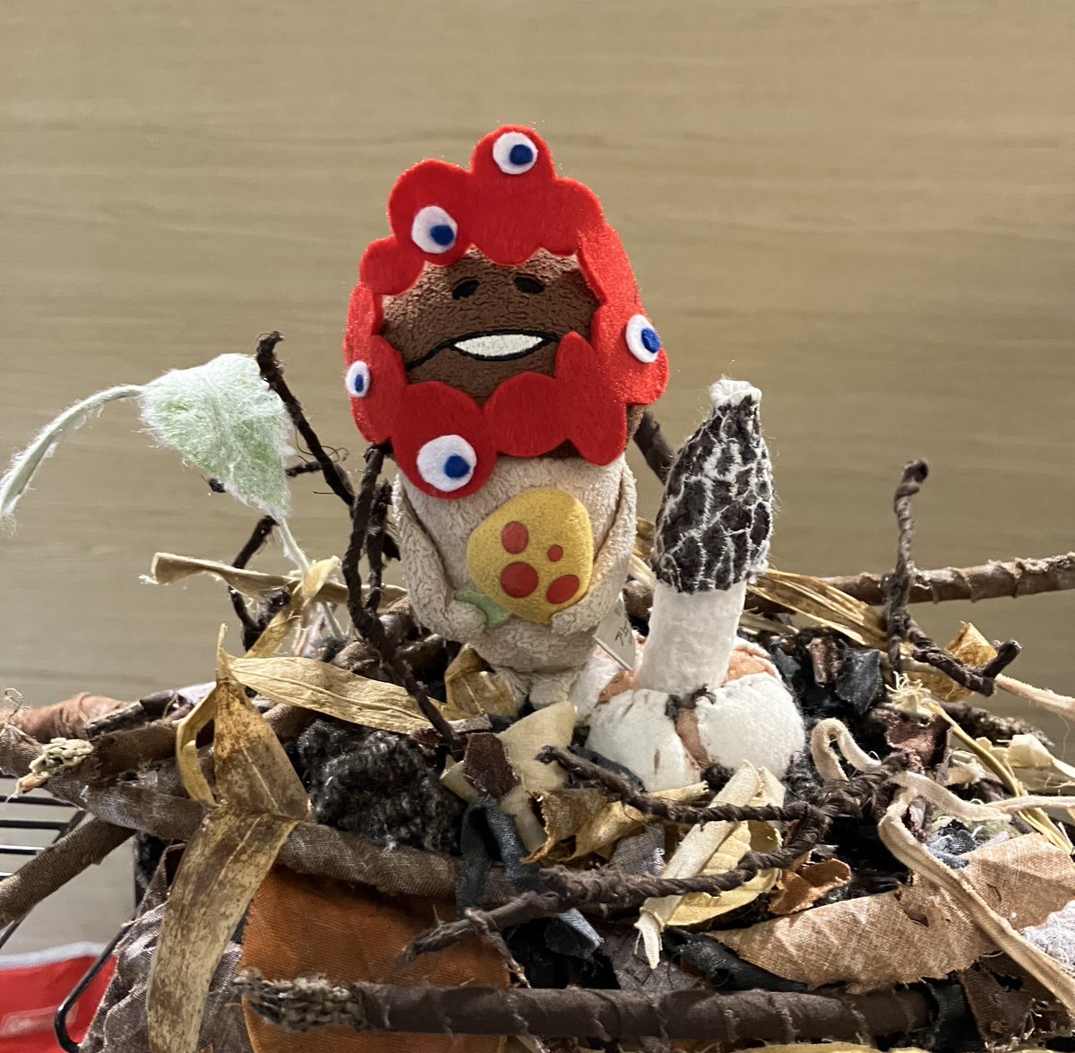 kinokomama5's tweet image. ヨコハマきのこ大祭にきのこファミリーと言えるいつものなめこさんがきてくれました🍄‍🟫なんと今回はミャクミャクのコスプレで ちょー可愛かったです。お土産もありがとうございました♪
#なめこ