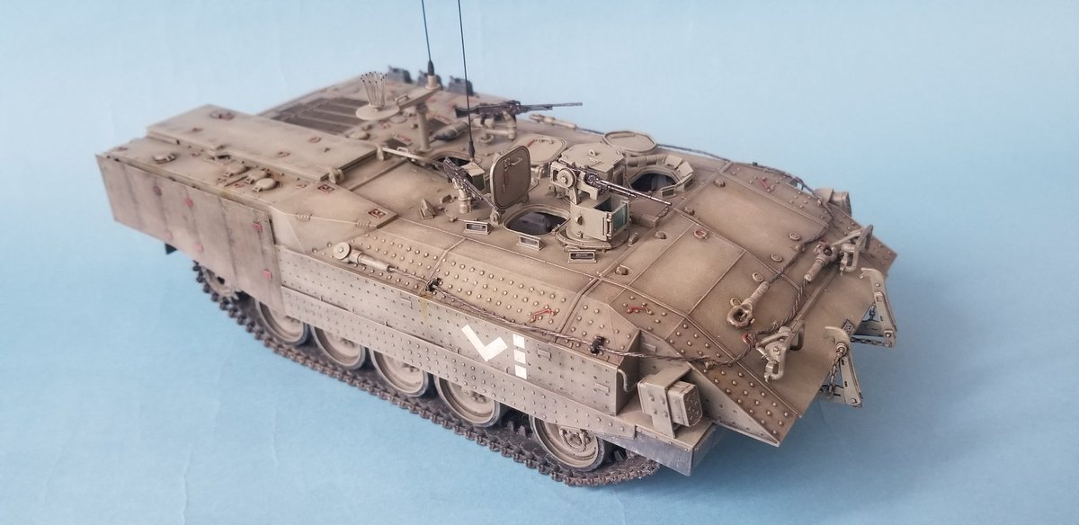 hikinon1's tweet image. エッチングパーツもしっかりプライマーを吹いてうまく塗装出来、完成です。車内が見られるよう、車体上下は接着してません。
#ACHZARIT
#MENGMODEL
#IDF