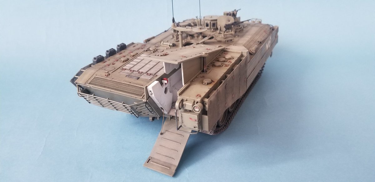 hikinon1's tweet image. エッチングパーツもしっかりプライマーを吹いてうまく塗装出来、完成です。車内が見られるよう、車体上下は接着してません。
#ACHZARIT
#MENGMODEL
#IDF