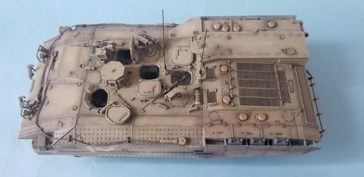 hikinon1's tweet image. エッチングパーツもしっかりプライマーを吹いてうまく塗装出来、完成です。車内が見られるよう、車体上下は接着してません。
#ACHZARIT
#MENGMODEL
#IDF