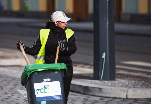 Pátá část vyhlašuje veřejnou zakázku na úklid a údržbu zeleně. Radnice hledá dodavatele, kteří zajistí péči o zeleň, veřejná prostranství a chodníky. Zakázka bude rozdělena na dvě části – pro oblast Barrandova a Hlubočep a pro ostatní území Prahy 5 🌳🧹
praha5.cz/praha-5-vyhlas…