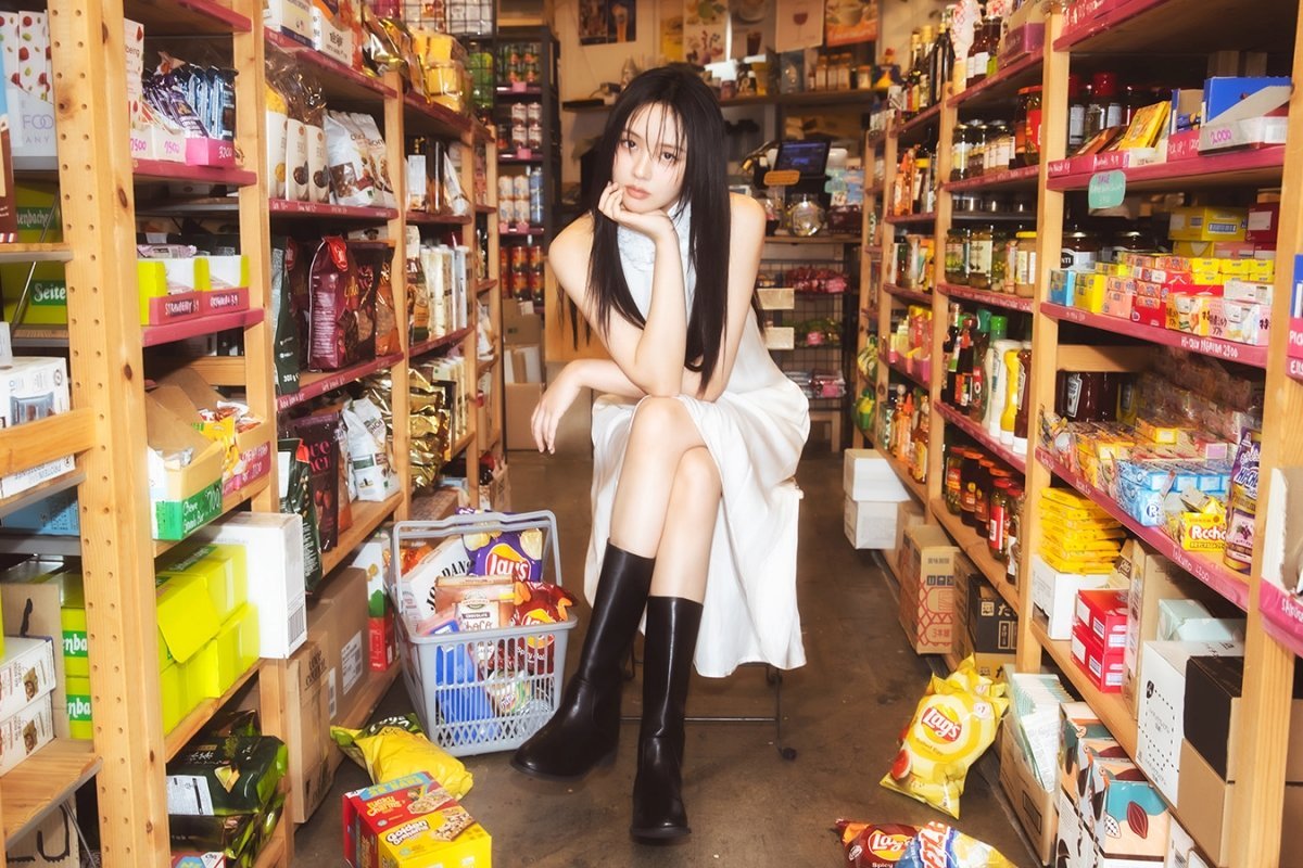 Kayak foto konsep album nggak sih? Cantik banget adik online gue 😭

#KimSoHyun #김소현