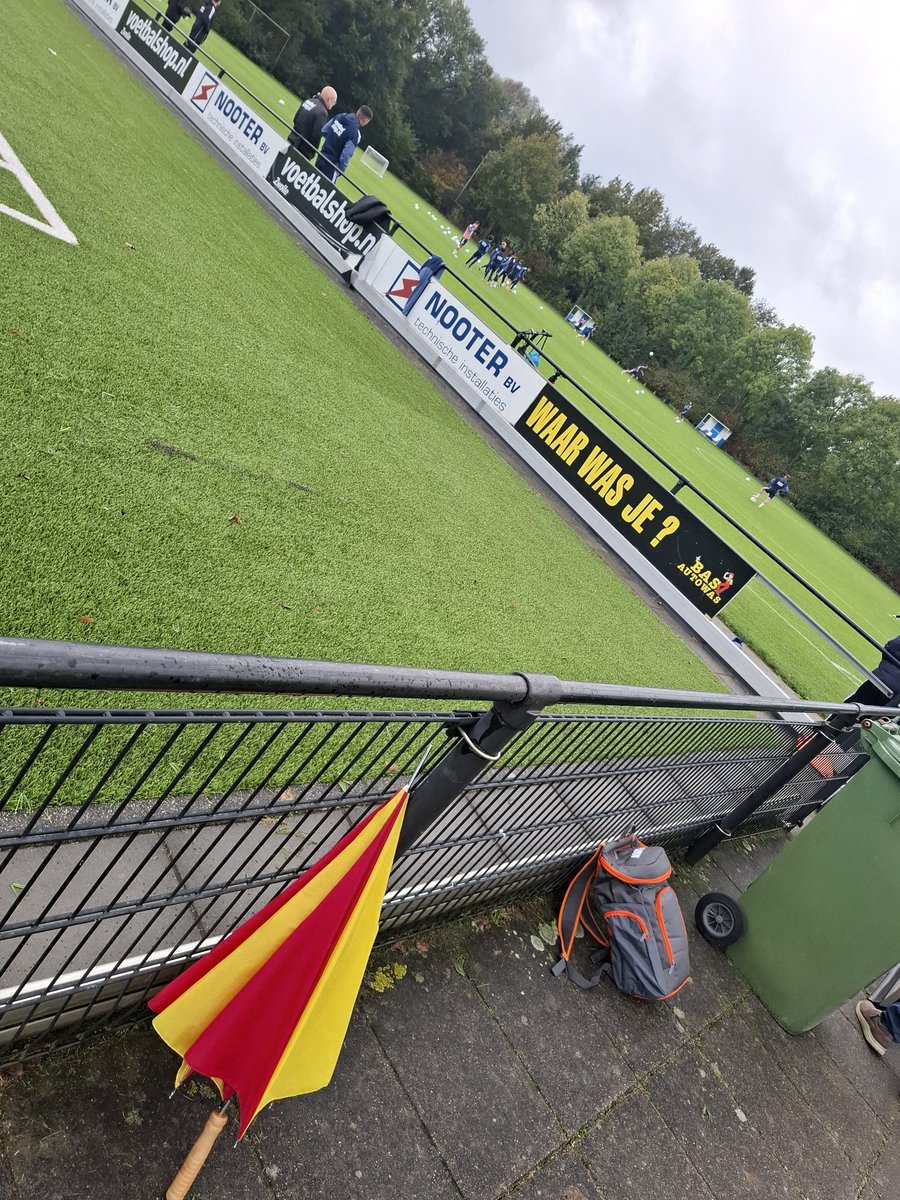 Vakantietijd bij training <a href="/PECZwolle/">PEC Zwolle</a>, dat trekt bijzondere supporters aan...

Geen Velanas, Van der Haar en Buurmeester. Kostons traint uit voorzorg niet volledig mee.