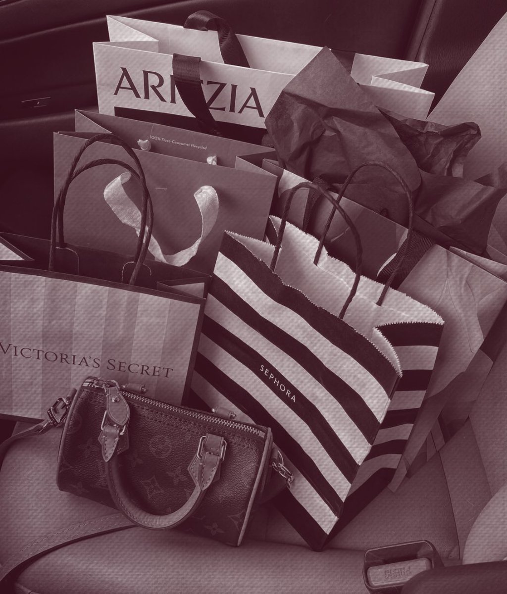 Lethalically's tweet image. ⠀ 

Pulang service cari makan siang, sekalian terapi. Now I’m home with these. ♥︎ 

⠀