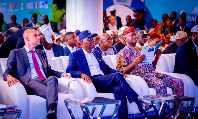 AETVNews's tweet image. JUST IN: Lagos State partners with AFD, EU &amp;amp; European Investment Bank to launch the transformative Omi Eko Project 

#OmiEkoProject #LagosDevelopment #EUinNigeria #AFD #SustainableCities #InfrastructureUpdate