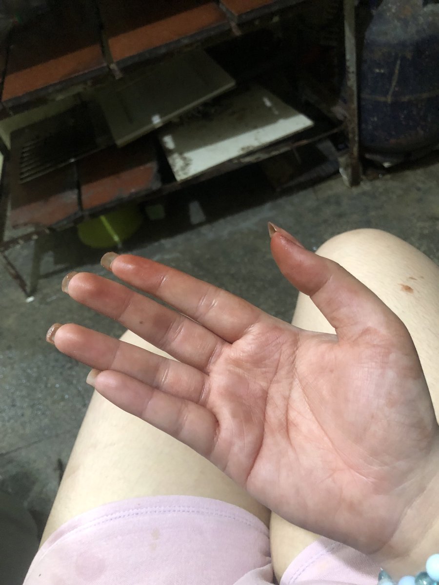 scanningthecode's tweet image. ang sabi kasi mag-gloves… :))