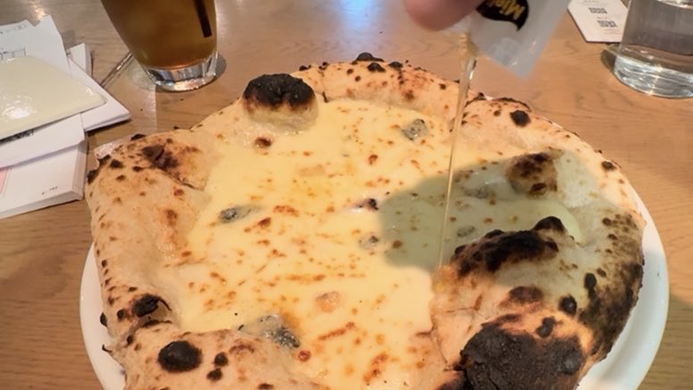 今日はテレワーク終わりに錦糸町ソロ活クアトロフォルマッジ🧀🍯
懐かしい味がしました。