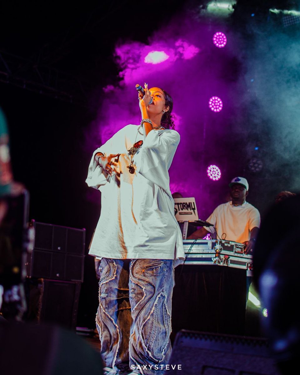 StephenUshie2's tweet photo. I was able to capture the beautiful moments as the beautiful @Qingmadi performed live in my school, the first and the best, University of Ibadan 🤍. https://t.co/z6G8J6UwTK
