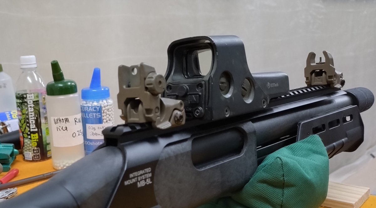 #CA870 TAC10 CHARGER
フロントサイト、リアサイトを増設。
KMのサイレンサーアダプターとサイレンサーを取り付け。
サイトとEOTechを同調させながら調整。
小さな的にも当たる様になる。