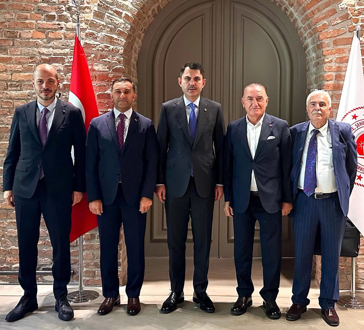 Yönetim  Kurulu Başkanımız Mustafa Keskin, Çevre ve Şehircilik Bakanı Sn. Murat  Kurum’u ziyaret etti. Uzun zamandır İkitelli Organize Sanayi Bölgesi  sanayicilerinin gündemini  meşgul eden ve taleplerinden biri olan yer tahsisi konusunu Sayın Murat  Kurum’a ileten Mustafa