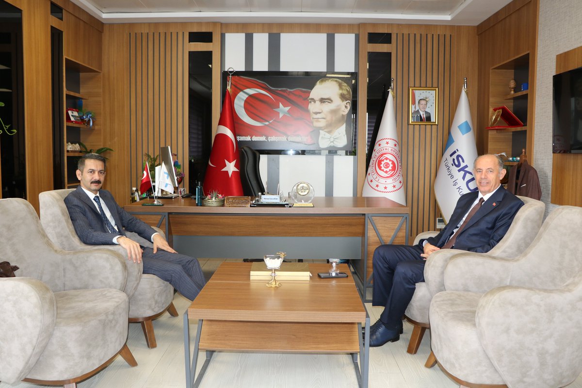 Batman Valiliği İl Basın ve Halkla İlişkiler Müdürü Sayın Abdulvahap ASMA, İŞKUR İl Müdürümüz Sayın Mehmet Emin AKTAN’a hayırlı olsun ziyaretinde bulundu.
Nazik ziyaretlerinden dolayı kendilerine teşekkür ederiz.