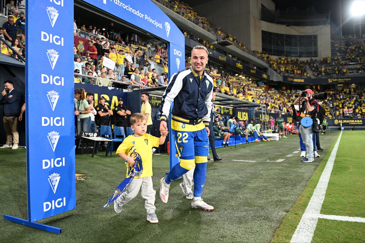 Trabajo, resistir y continuar. 
Seguimos equipo 💛