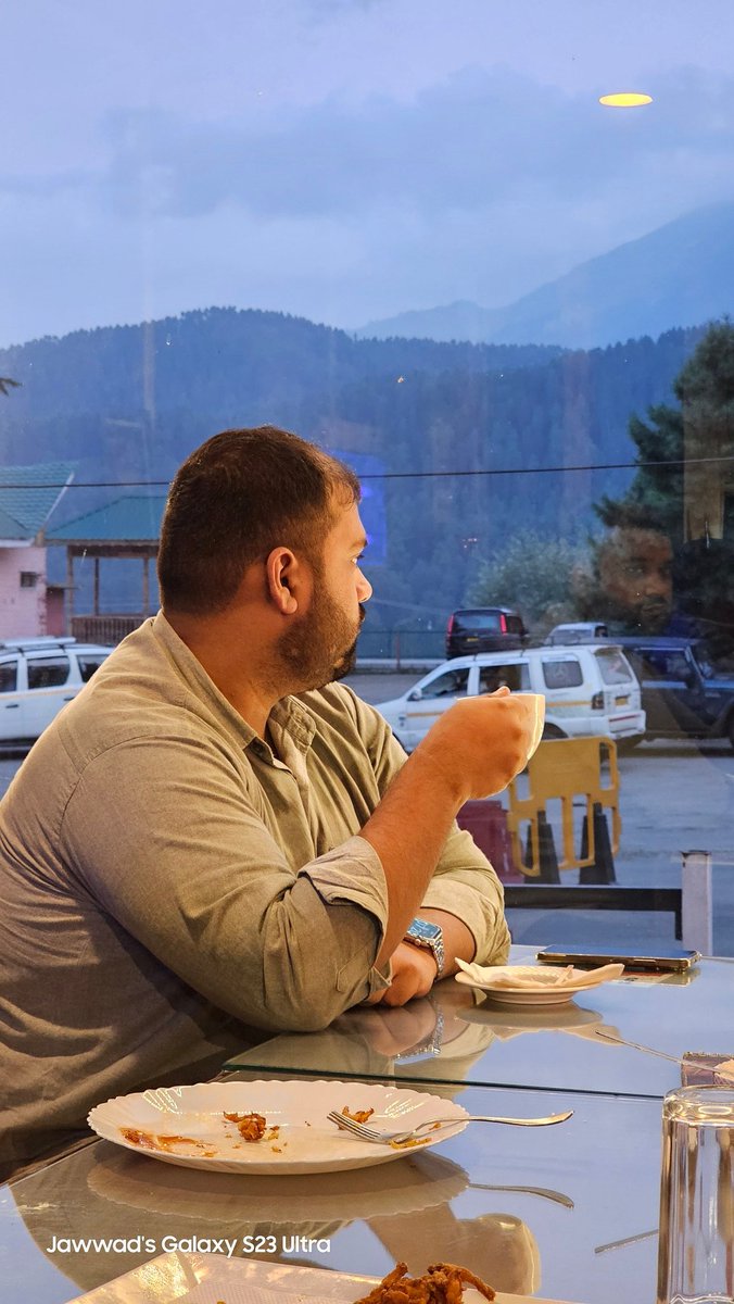 mack_maaz's tweet photo. Lost in thought, enjoying my tea, and admiring the serene greenery beyond the glass. Perfect way to unwind. 🍃
.
.
.
.
#teatime #restaurantvibes #greenery #peacefulmoments #relaxation #viewfromhere #cafevibes #unwind #naturelover #simplepleasures #kashmir #gulmarg https://t.co/VCCHLe2N5N