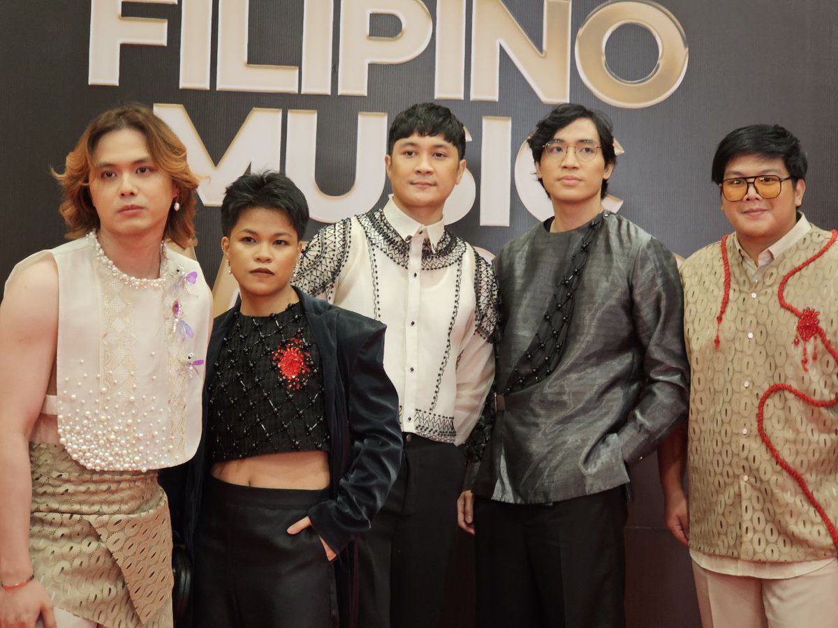 Over October is as charming as ever on the Filipino Music Awards red carpet!

#FilipinoMusicAwards
#FMAs  
#OverOctober <a href="/overoctoberph/">Over October</a>