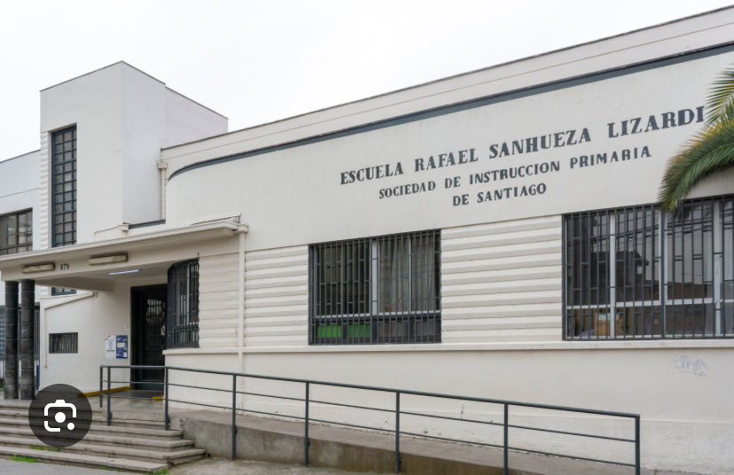 eduhernava's tweet photo. El colegio aún conserva la fachada de aquellos años. https://t.co/4KLXeDtlf0