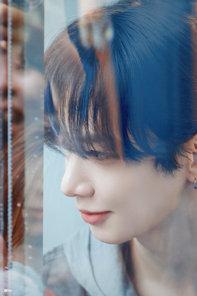 이 사진을 유리에 비쳐서그런지 물속에있는것같아........아름다와  ..