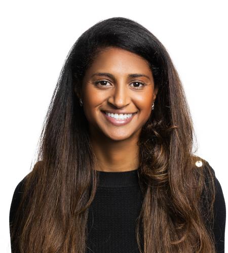 🔦 Meet Lucineida Fonseca, ADEL Alumna 🇨🇻

Investor at Base10 Partners, Luci co-leads the Advancement Initiative, a growth fund investing in pre-IPO companies while donating 50% of its carry to support historically Black colleges in the U.S. 💼
 
A Stanford MBA and Yale graduate,