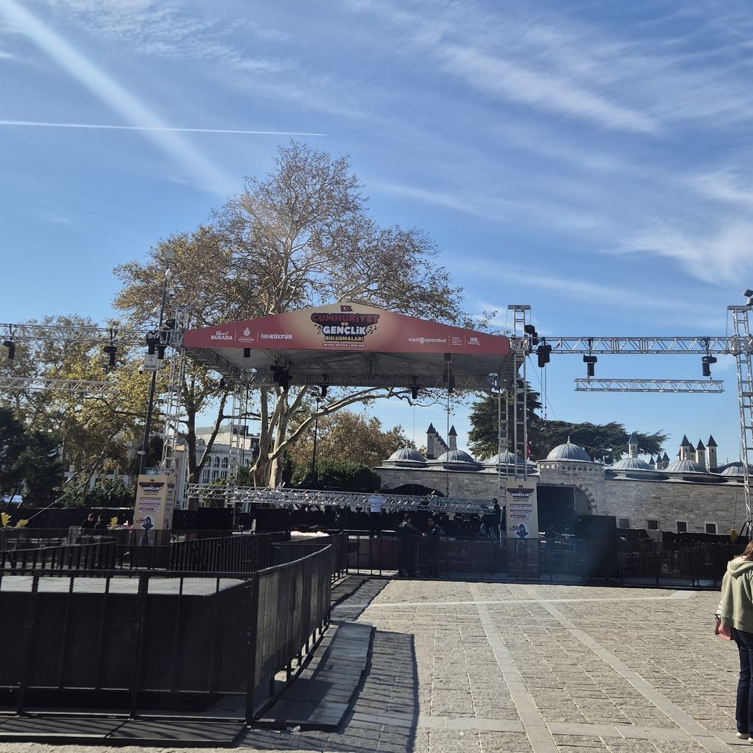 🔴 İBB, yarın Beyazıt Camii’nin dibinde ‘Gençlik Buluşmaları’ adı altında konser düzenleyecek.